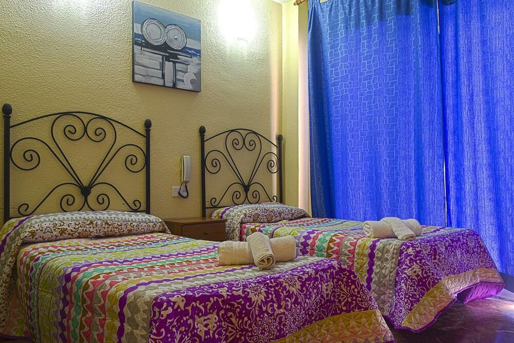 Hostal Nevot غرناطة المظهر الخارجي الصورة