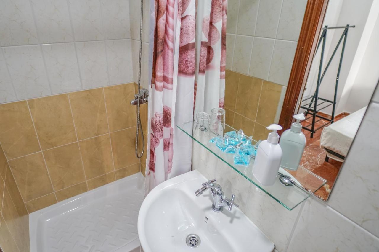 Hostal Nevot غرناطة المظهر الخارجي الصورة