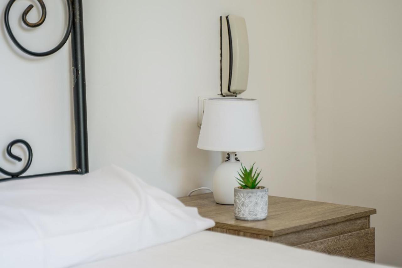 Hostal Nevot غرناطة المظهر الخارجي الصورة