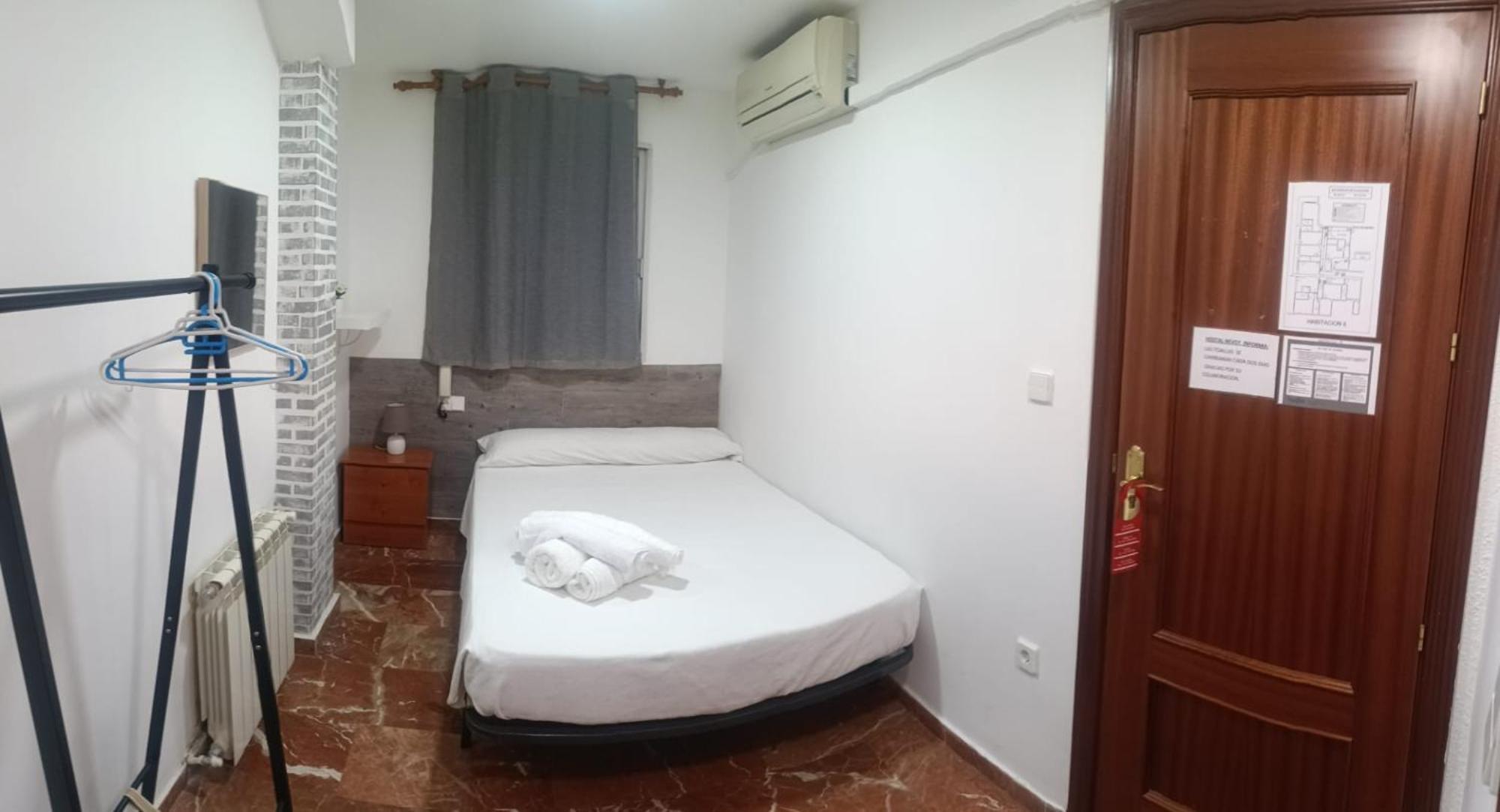 Hostal Nevot غرناطة المظهر الخارجي الصورة